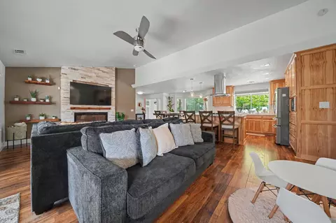 Living - 1797 Hoya Ct, Copperopolis, CA 95228 photo 4 of 5