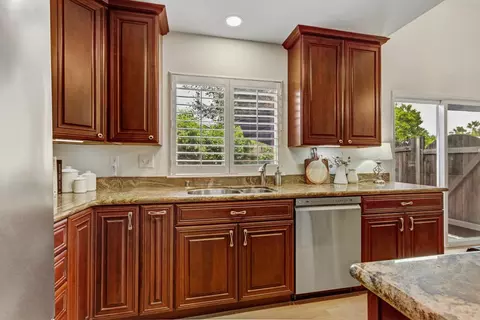 Kitchen - 205 Pintail Pl, Davis, CA 95616 photo 3 of 4