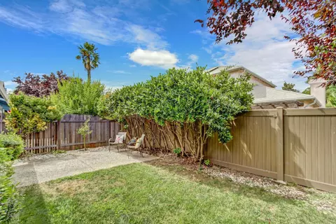 Exterior - 205 Pintail Pl, Davis, CA 95616 photo 4 of 12
