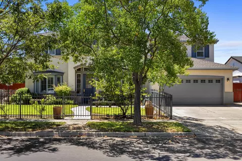 122 Memory Ln, Turlock, CA 95382 photo 1