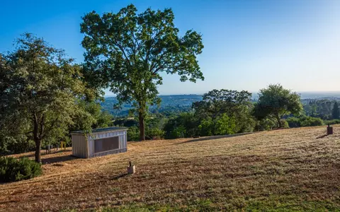 10381 Blue Light Ln, Auburn, CA 95603