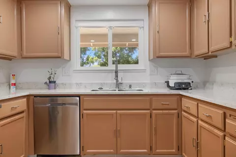 Kitchen - 1812 Innsbrook Dr, Modesto, CA 95350 photo 4 of 4