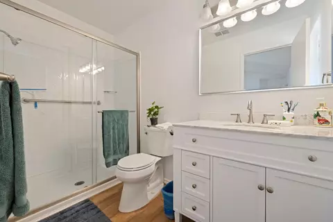 Bath - 1812 Innsbrook Dr, Modesto, CA 95350 photo 2 of 2