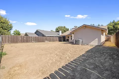 Exterior - 1812 Innsbrook Dr, Modesto, CA 95350 photo 4 of 7