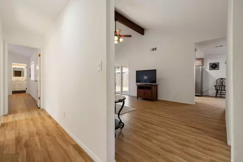 Entry Way - 1812 Innsbrook Dr, Modesto, CA 95350 photo 4 of 6