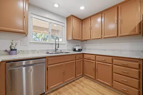 Kitchen - 1812 Innsbrook Dr, Modesto, CA 95350 photo 2 of 4