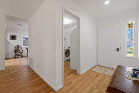 Entry Way - 1812 Innsbrook Dr, Modesto, CA 95350 photo 3 of 6