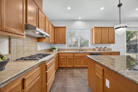 Kitchen - 2207 Hedrick Ct, Rocklin, CA 95765 photo 2 of 6