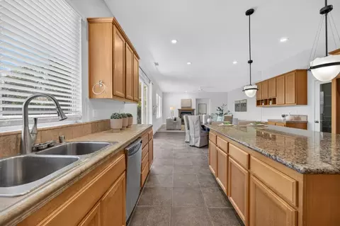 Kitchen - 2207 Hedrick Ct, Rocklin, CA 95765 photo 3 of 6