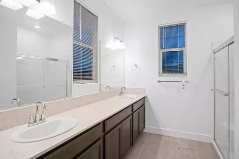 Bath - 2455 Explorador Dr, Merced, CA 95340 photo 2 of 3