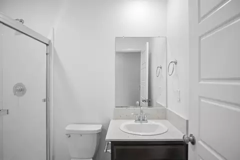 Bath - 2455 Explorador Dr, Merced, CA 95340 photo 1 of 3