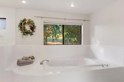 Bath - 4661 Holm Rd, Placerville, CA 95667 photo 3 of 6
