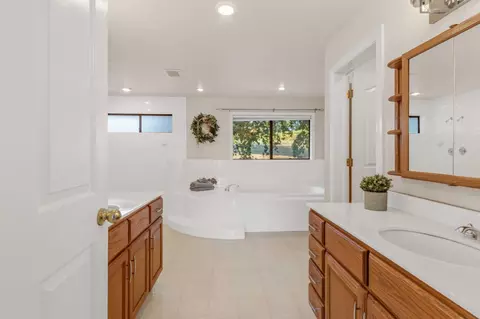 Bath - 4661 Holm Rd, Placerville, CA 95667 photo 2 of 6
