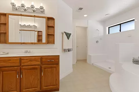 Bath - 4661 Holm Rd, Placerville, CA 95667 photo 4 of 6