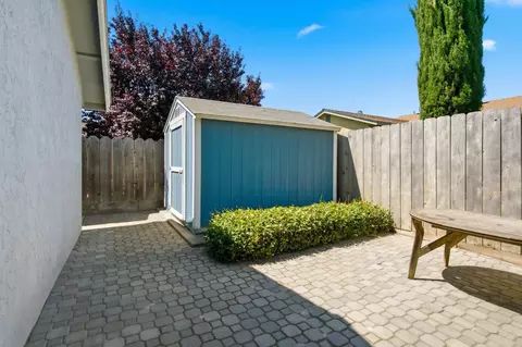 Exterior - 879 Carson Ave, Manteca, CA 95337 photo 8 of 9