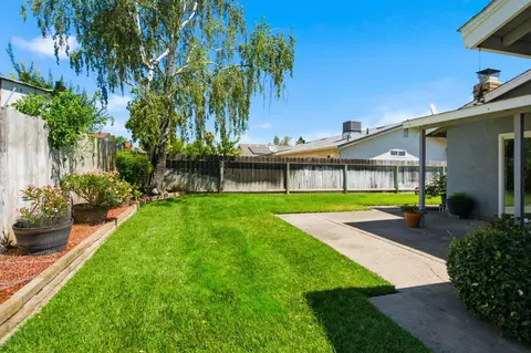 Exterior - 879 Carson Ave, Manteca, CA 95337 photo 6 of 9