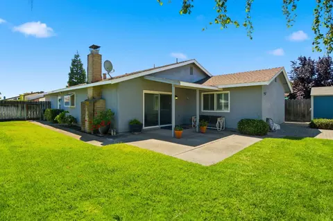 Exterior - 879 Carson Ave, Manteca, CA 95337 photo 4 of 9