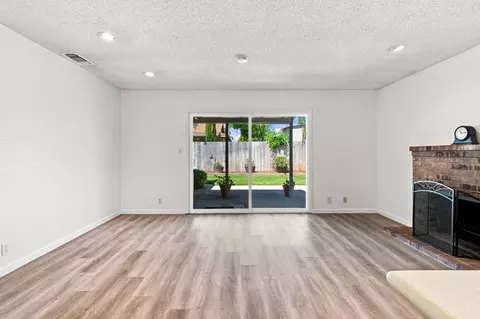 Living - 879 Carson Ave, Manteca, CA 95337 photo 5 of 5
