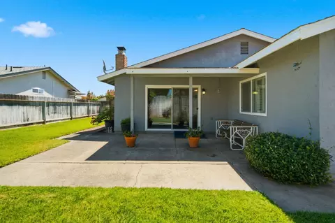 Exterior - 879 Carson Ave, Manteca, CA 95337 photo 7 of 9