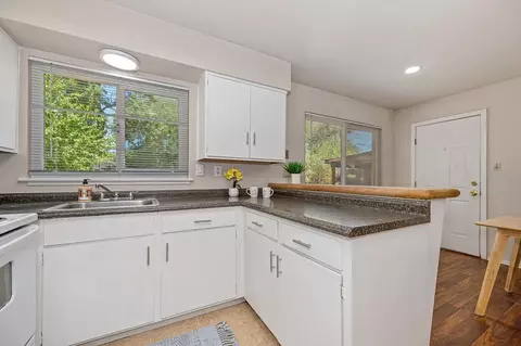 6305 Templeton Dr, Carmichael, CA 95608 photo 5