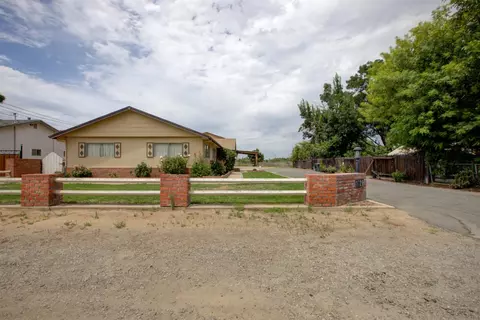 Exterior - 1729 Beverly Dr, Modesto, CA 95358 photo 5 of 14