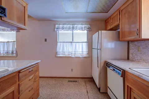 Kitchen - 1729 Beverly Dr, Modesto, CA 95358 photo 2 of 9