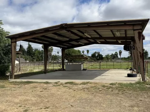 Exterior - 1729 Beverly Dr, Modesto, CA 95358 photo 9 of 14