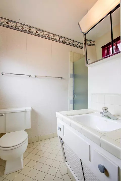 Bath - 1729 Beverly Dr, Modesto, CA 95358 photo 4 of 6