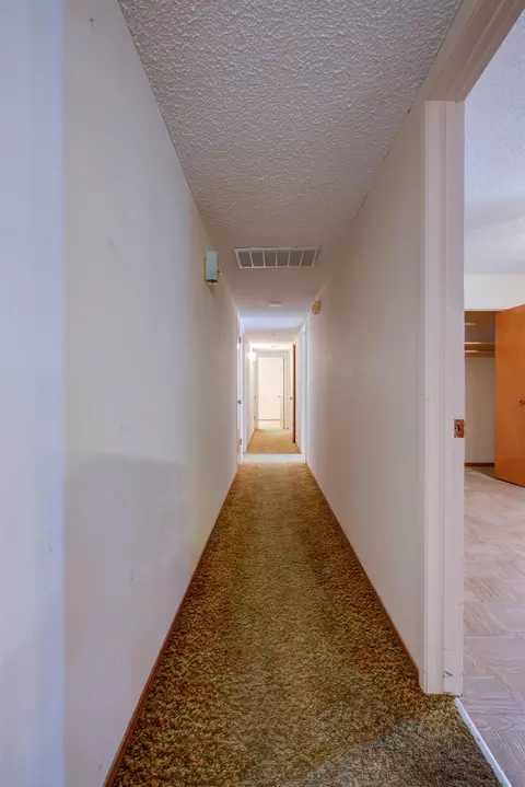Entry Way - 1729 Beverly Dr, Modesto, CA 95358 photo 2 of 4