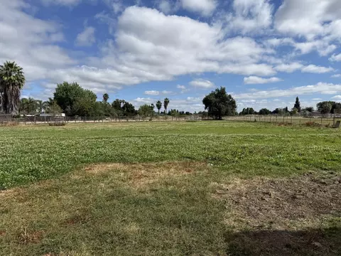 Exterior - 1729 Beverly Dr, Modesto, CA 95358 photo 13 of 14