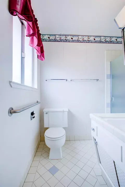 Bath - 1729 Beverly Dr, Modesto, CA 95358 photo 5 of 6