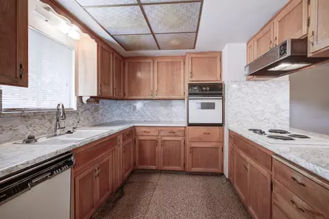 Kitchen - 1729 Beverly Dr, Modesto, CA 95358 photo 3 of 9