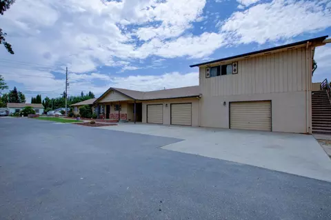 Exterior - 1729 Beverly Dr, Modesto, CA 95358 photo 4 of 14