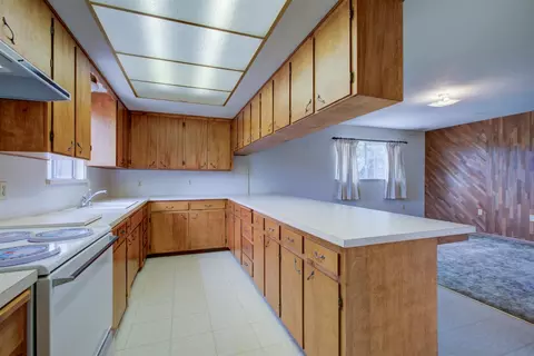 Kitchen - 1729 Beverly Dr, Modesto, CA 95358 photo 9 of 9