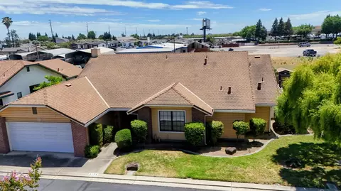 2174 Garden Cir Dr, Manteca, CA 95336