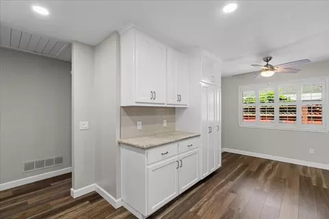 Entry Way - 1016 Lillian Dr, Modesto, CA 95355 photo 1 of 4