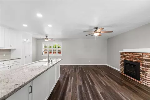 Living - 1016 Lillian Dr, Modesto, CA 95355 photo 3 of 8