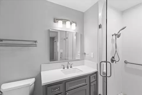 Bath - 1016 Lillian Dr, Modesto, CA 95355 photo 1 of 3