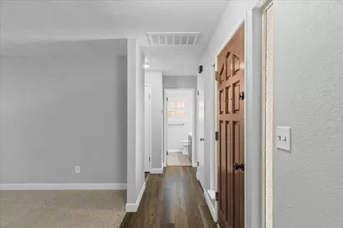 Entry Way - 1016 Lillian Dr, Modesto, CA 95355 photo 3 of 4