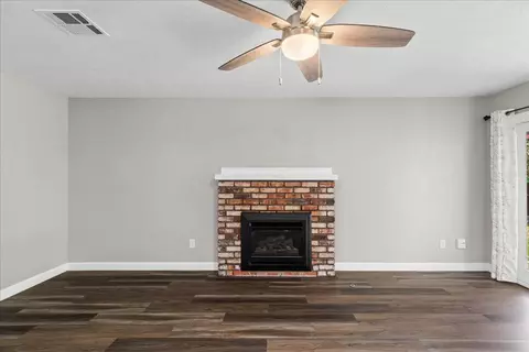 Living - 1016 Lillian Dr, Modesto, CA 95355 photo 7 of 8