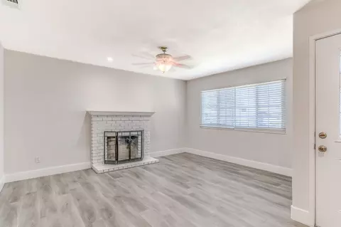 Living - 430 Eva Dr, Manteca, CA 95336 photo 4 of 4