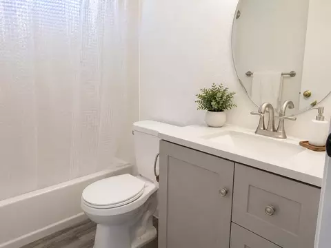 Bath - 140 Depot St, Colfax, CA 95713 photo 2 of 3