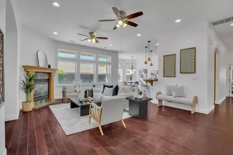 Living - 565 Springcreek Pl, Manteca, CA 95337 photo 1 of 2