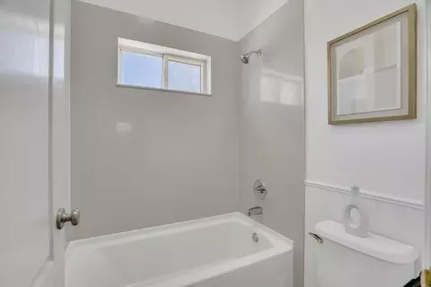 Bath - 565 Springcreek Pl, Manteca, CA 95337 photo 5 of 6