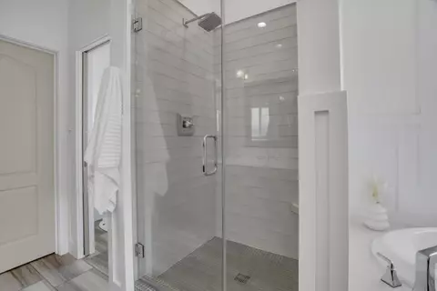 Bath - 565 Springcreek Pl, Manteca, CA 95337 photo 3 of 6