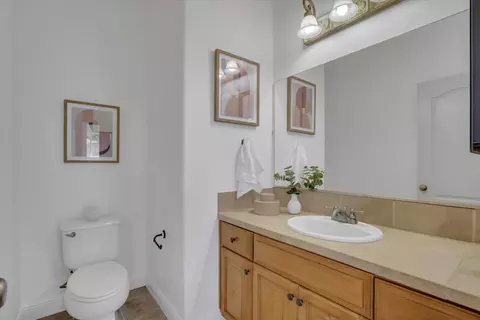 Bath - 565 Springcreek Pl, Manteca, CA 95337 photo 6 of 6