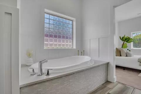 Bath - 565 Springcreek Pl, Manteca, CA 95337 photo 2 of 6