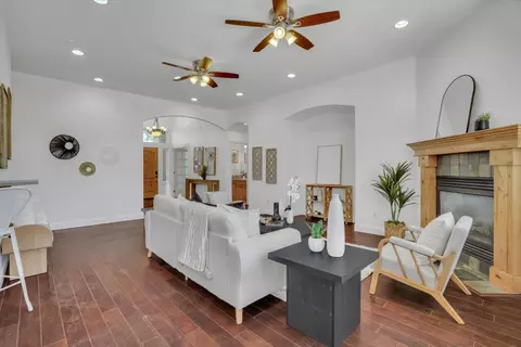 Living - 565 Springcreek Pl, Manteca, CA 95337 photo 2 of 2