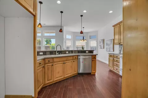 Kitchen - 565 Springcreek Pl, Manteca, CA 95337 photo 4 of 4