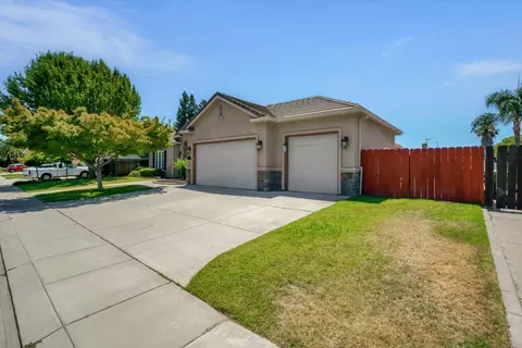 Exterior - 565 Springcreek Pl, Manteca, CA 95337 photo 5 of 9
